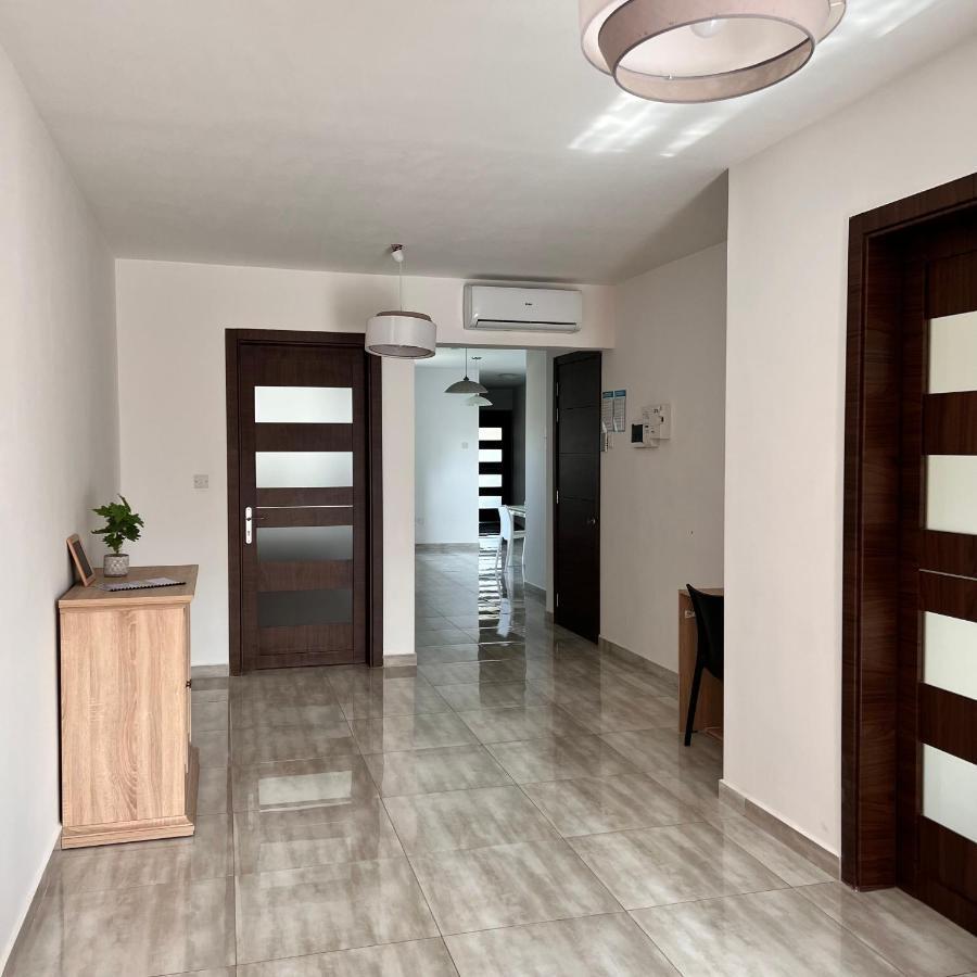 F4 Room 2, Private Room Two Single Beds Shared Bathroom Мсіда Екстер'єр фото