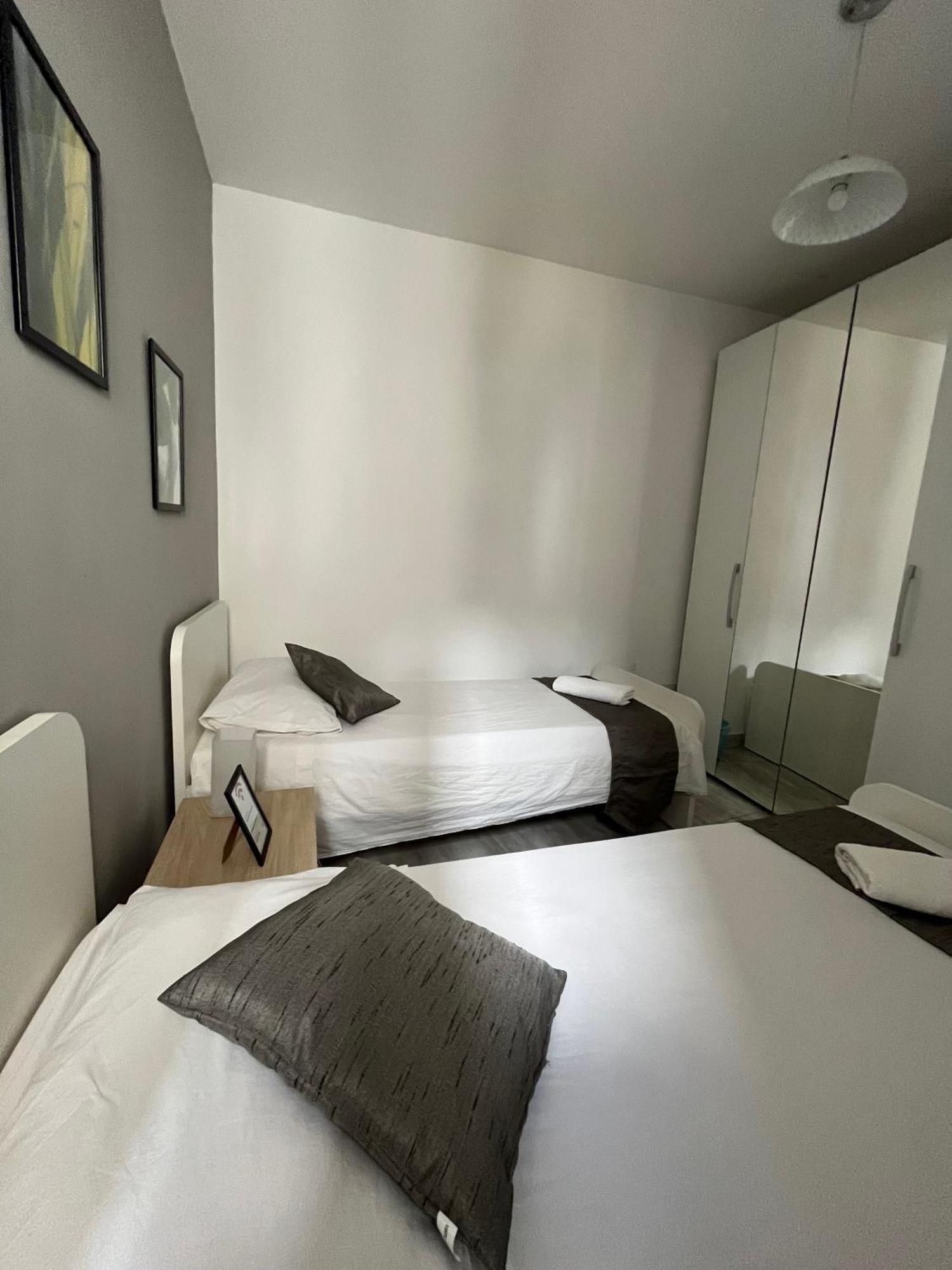 F4 Room 2, Private Room Two Single Beds Shared Bathroom Мсіда Екстер'єр фото