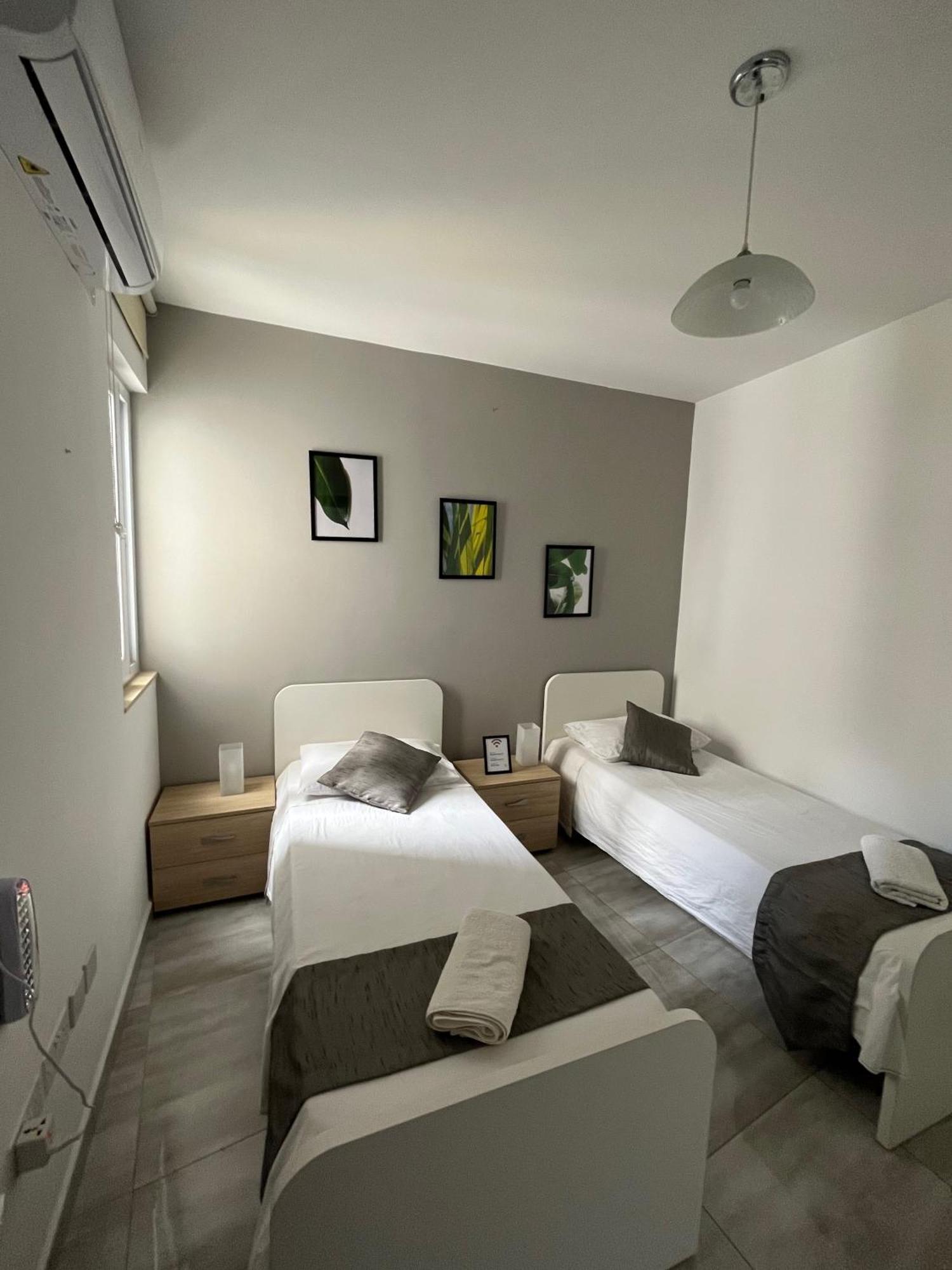 F4 Room 2, Private Room Two Single Beds Shared Bathroom Мсіда Екстер'єр фото